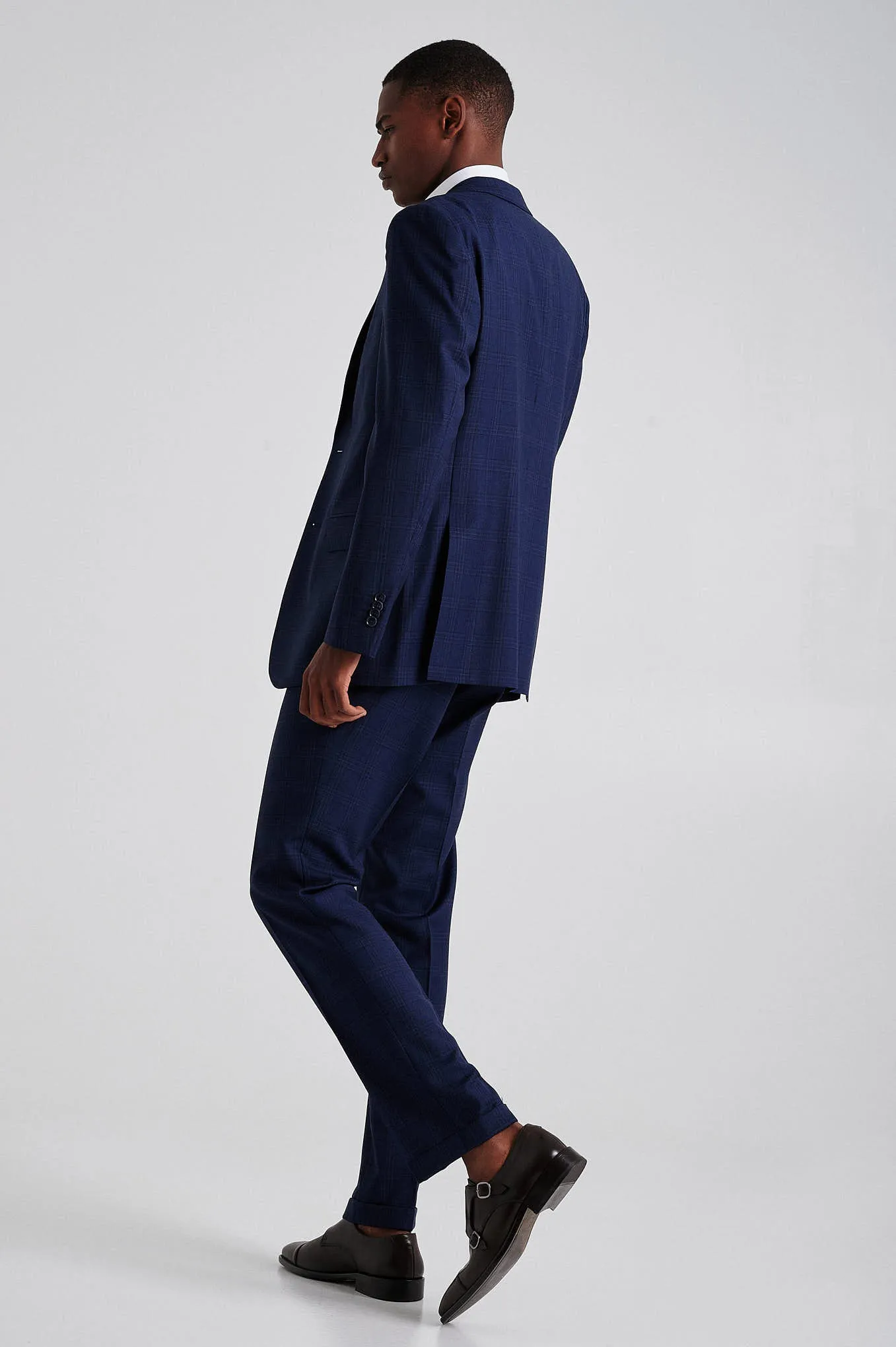 Slim fit wool suit with vest
